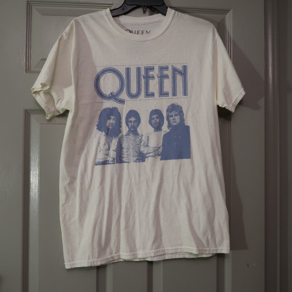 Queen March Graphic Tee